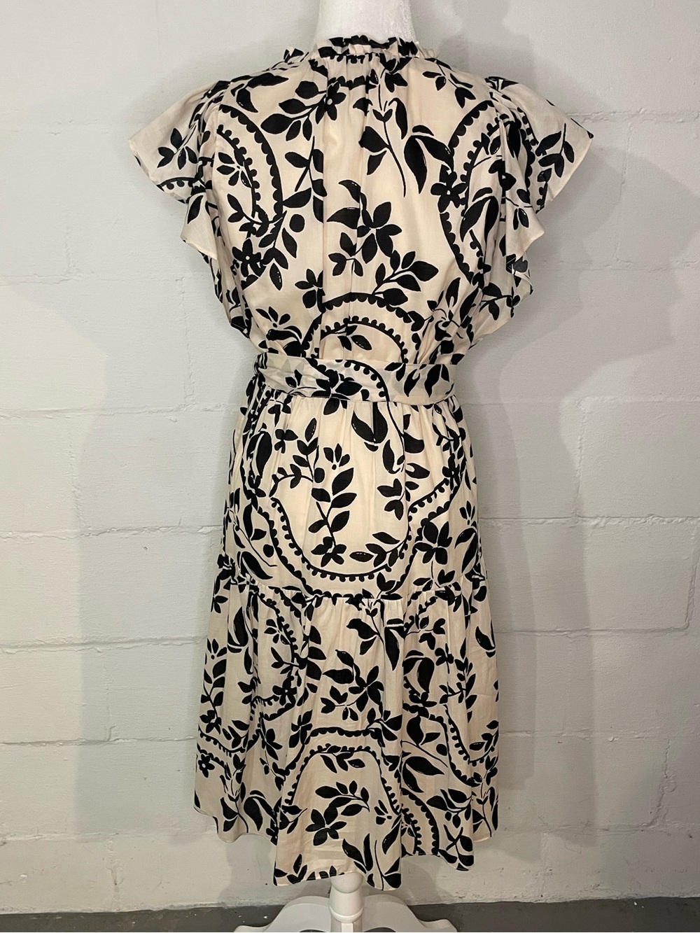 Ann Taylor Cream and Black Floral Tie-Waist Midi Dress - Picture 3 of 4